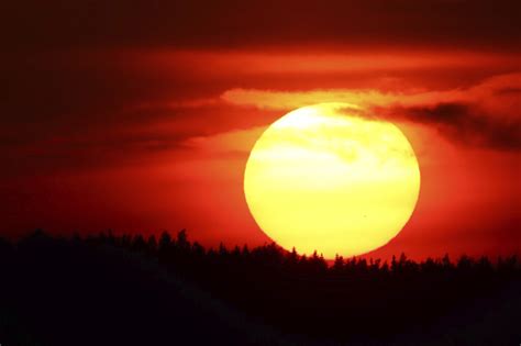  Maailmanpäässä - Mystisiä Symboleita ja Kultaisen Auringon Säteet